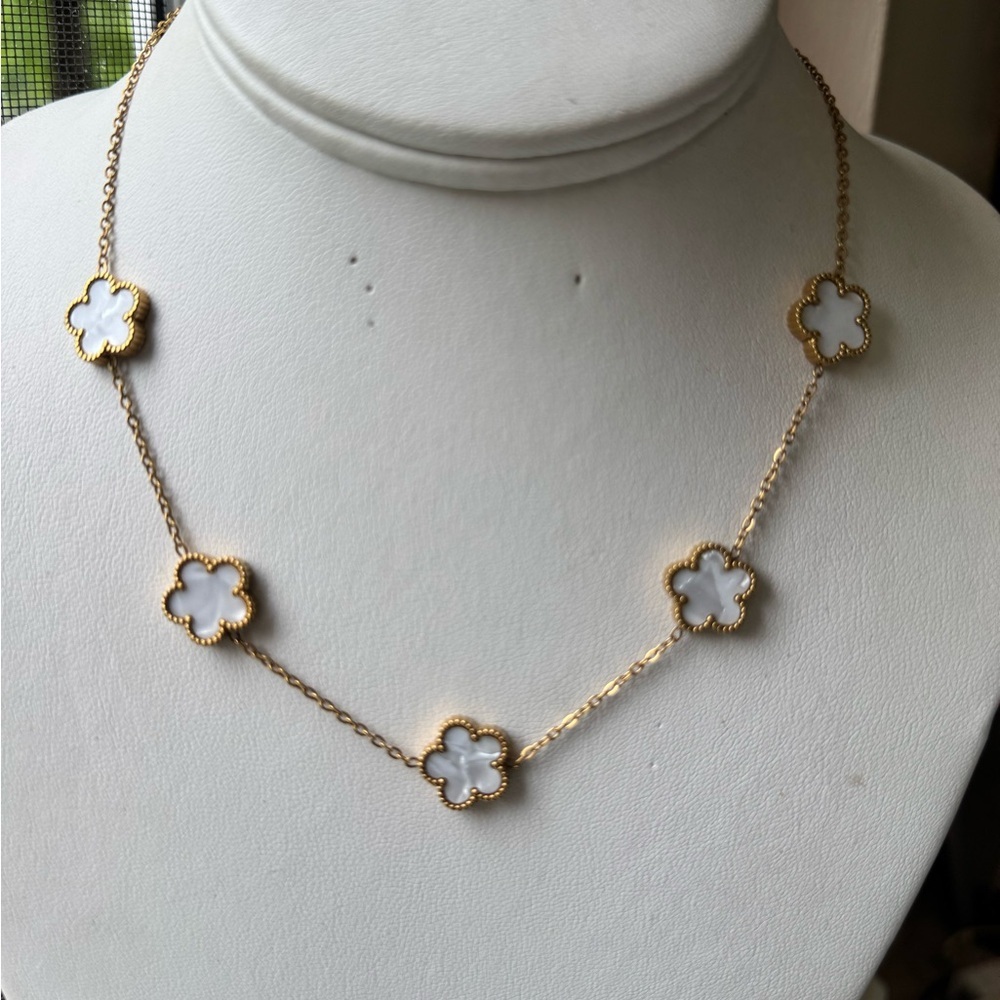 MONTY STATEMENT NECKLACE - Picture 8 of 16